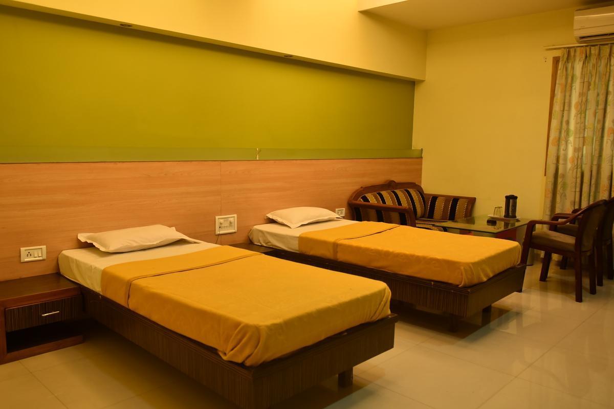 Hotel Poonam Raipur  Exterior photo